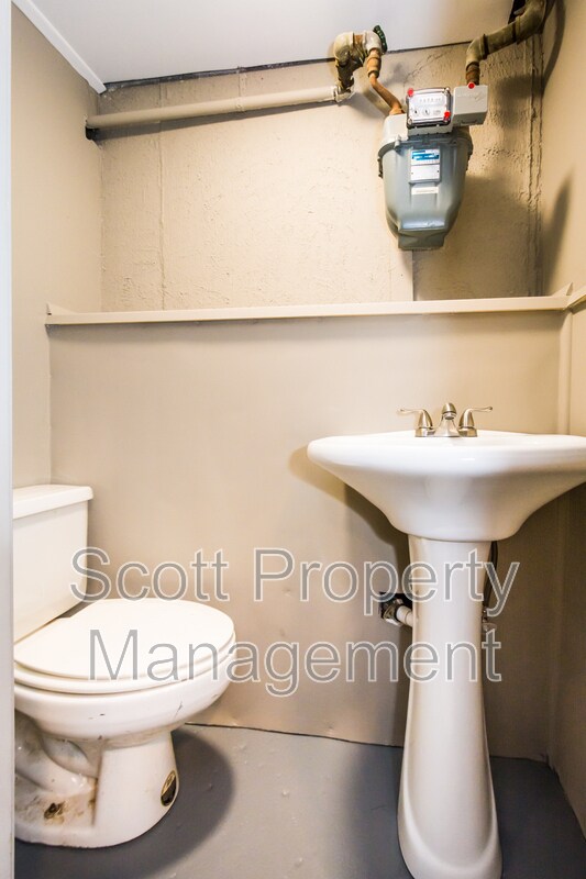 Building Photo - 8627 Willow Oak Rd