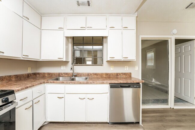 Building Photo - 5584 Marbut Rd