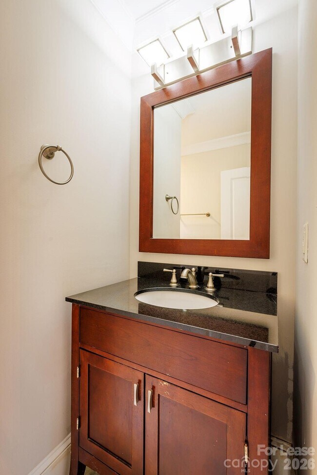 Building Photo - 435 Walnut Ave