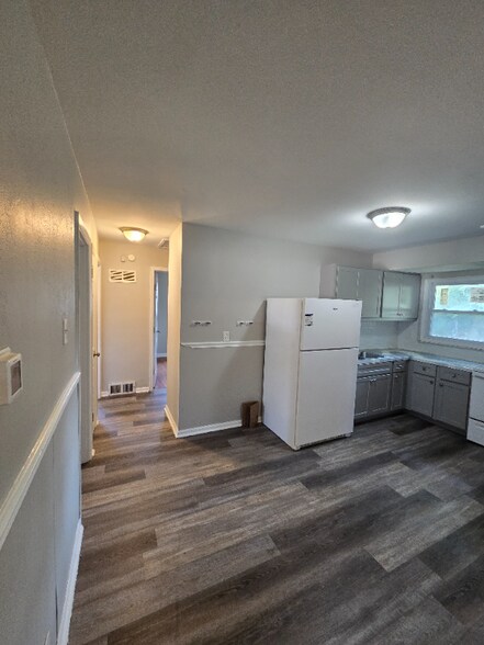 Building Photo - 514 Banavie Dr