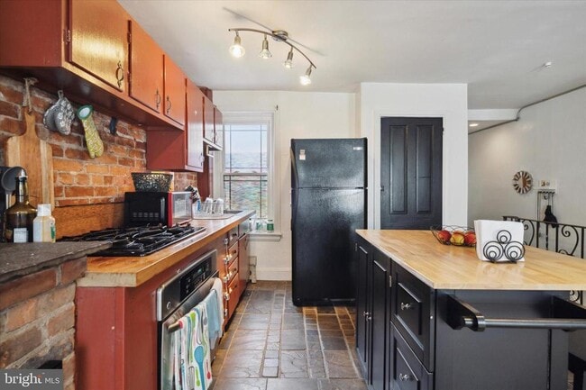 Building Photo - 3215 Hamilton St