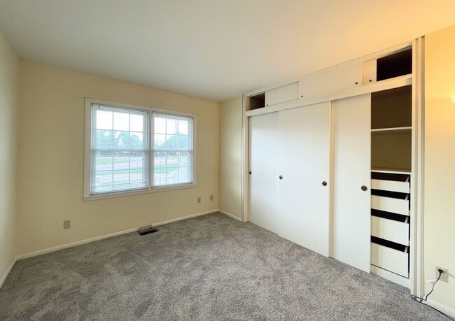 Building Photo - Spacious 2-Bed 1-Bath House