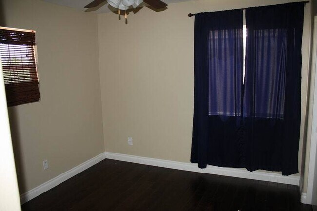 Building Photo - Beautiful  3bed 2.5 ba in Paseo del Sol. Lots of Amenities! Available now!
