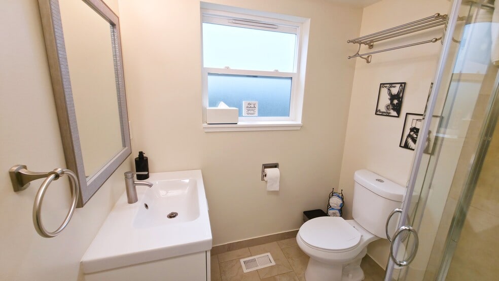 Building Photo - 1588 Alki Ave SW