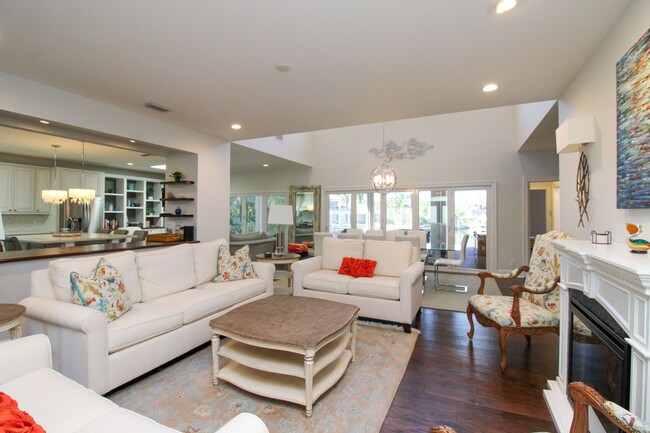 Building Photo - **STUNNING POOL HOME**4BEDS / 4.5BATHS**AQ...
