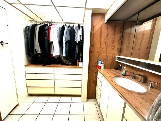 Building Photo - 2504 Alma Ave