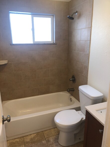 Building Photo - 1026 17th Ave