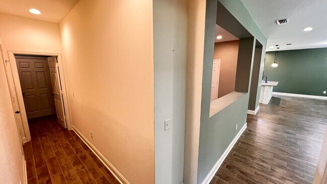 Building Photo - 180 Tuscany Bend St