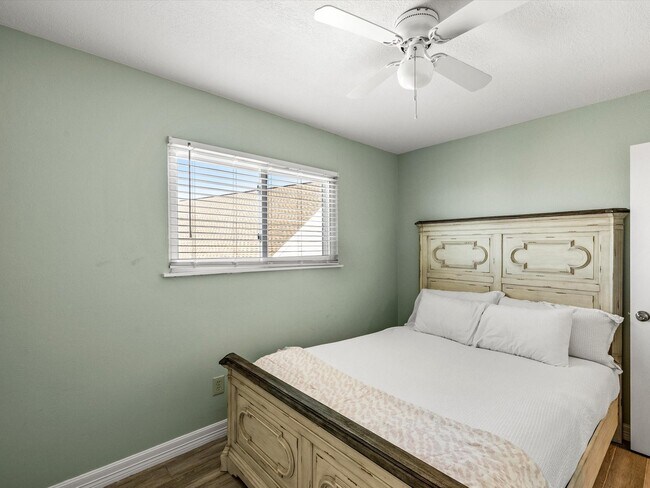 Building Photo - 334 Paradise Dr