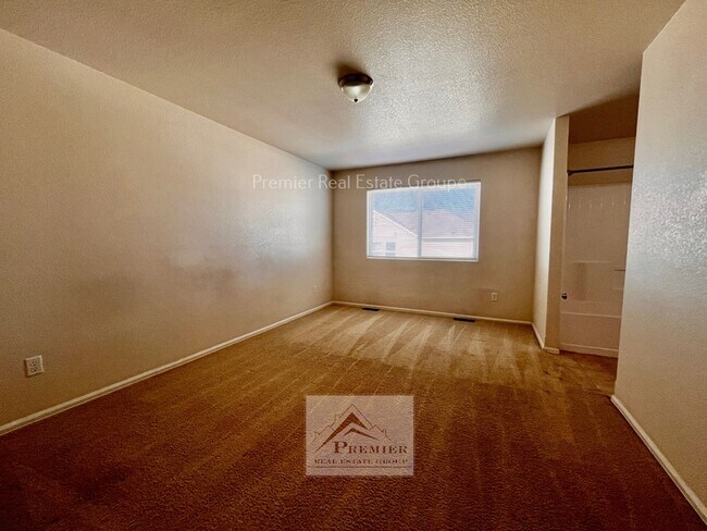 Building Photo - 2179 St Claire Park Alley