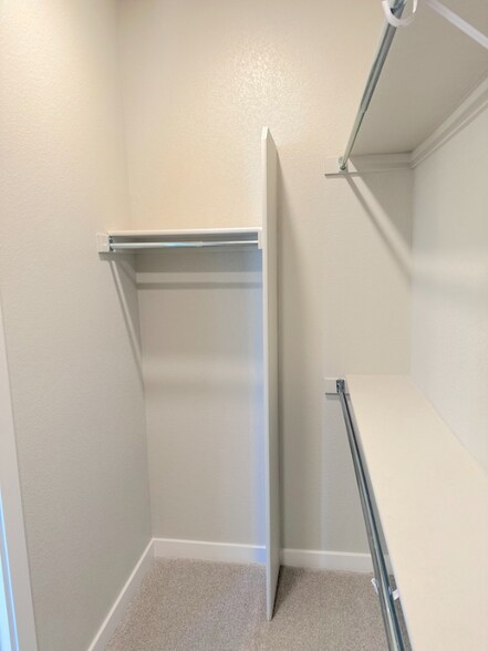 Building Photo - 844 Schlagel St