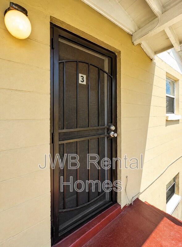 Building Photo - 1530 W 21st St