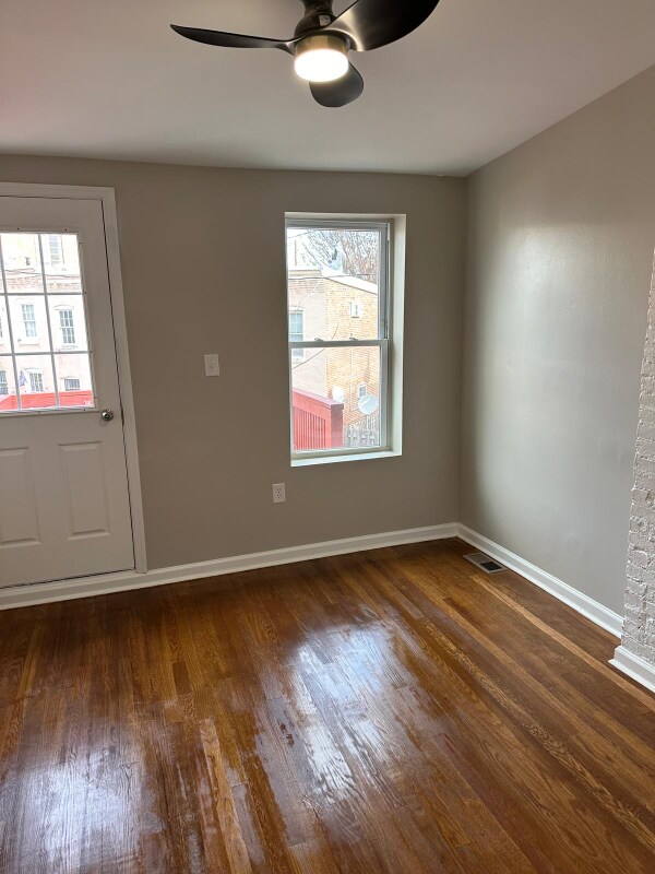 Building Photo - 1204W Cross St