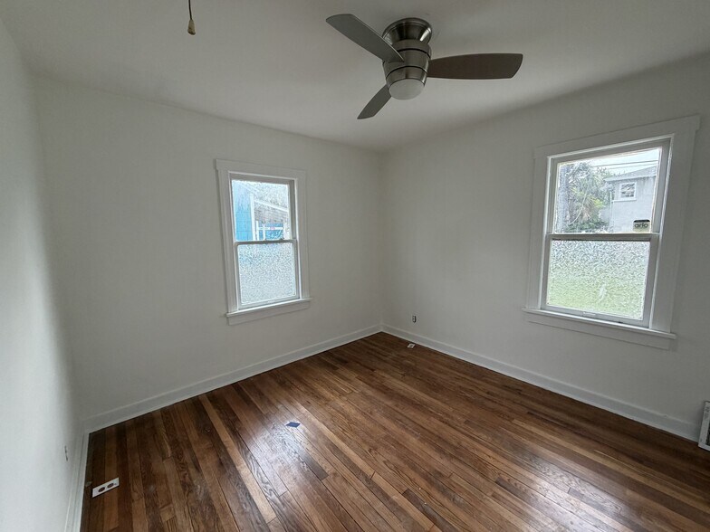 Building Photo - 2 Bed/1 Bath