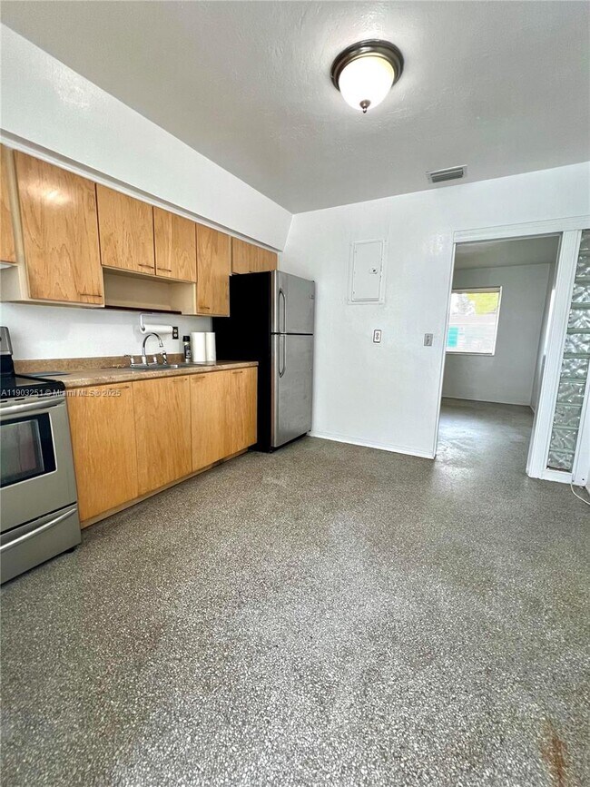 Building Photo - 730 NW 1st Ct