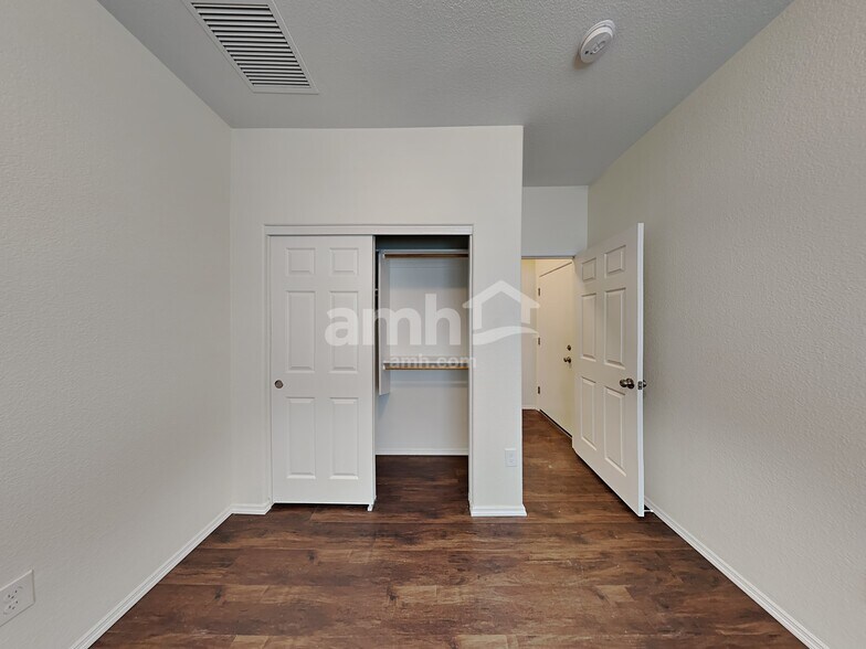 Building Photo - 83 W Calle Priscal