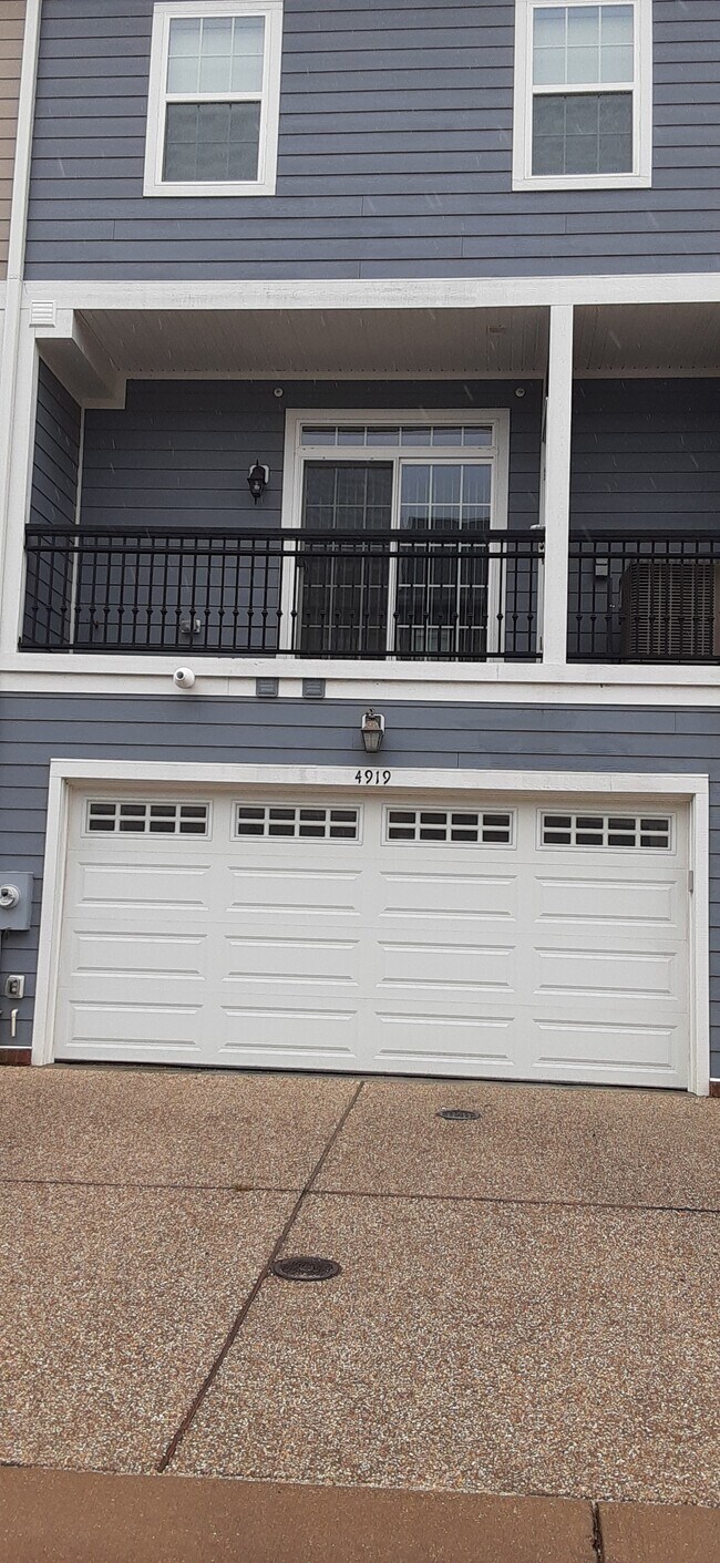 Rear exterior - 4919 Settlers Market Blvd