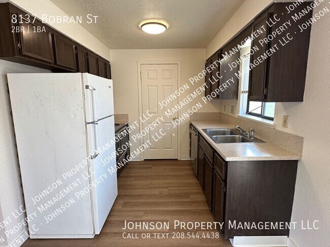 Building Photo - 8137 Bobran St