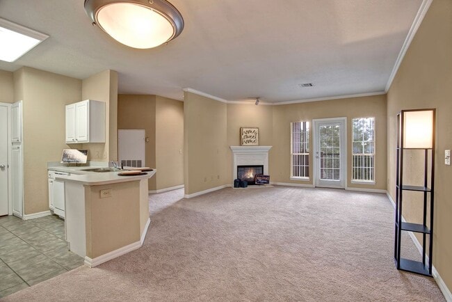 Lincoln Villas on Memorial Living Room - Lincoln Villas on Memorial