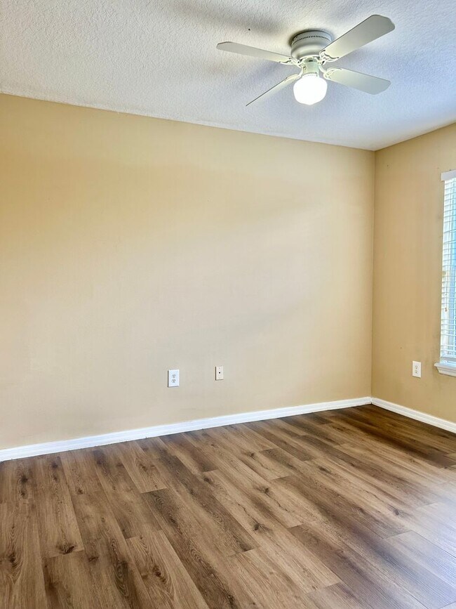 Building Photo - Beautiful Home in Parkview at Lake Shore