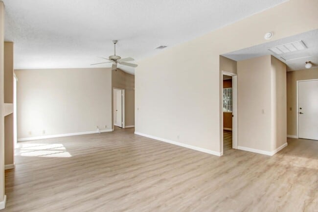 Building Photo - 43580 Texas Ave