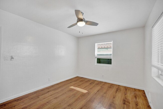 Building Photo - 326 Madison St