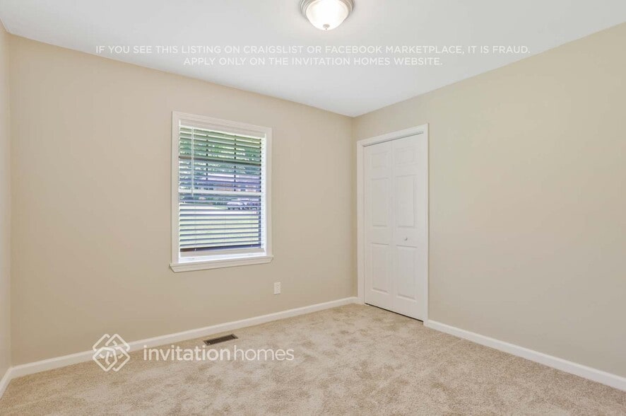 Building Photo - 2045 Devore Dr SW