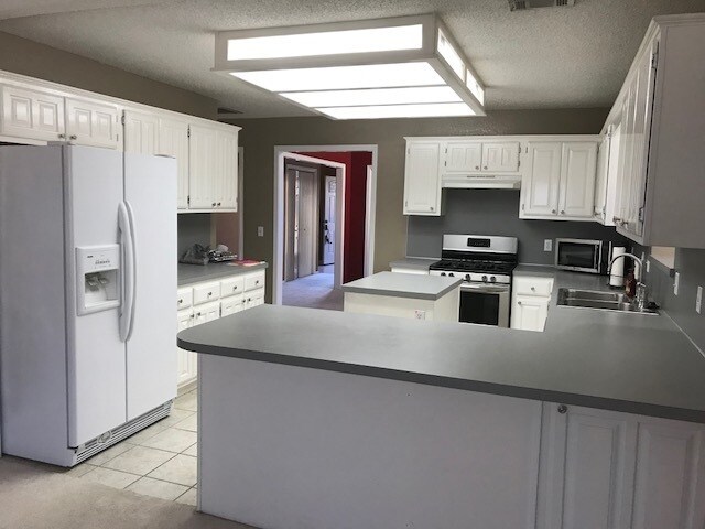 Building Photo - Beautiful Well Maintained 3 Bedroom Home In Cedar Ridge Park!
