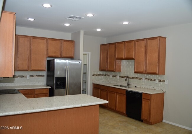 Building Photo - 964 S Almira Ave