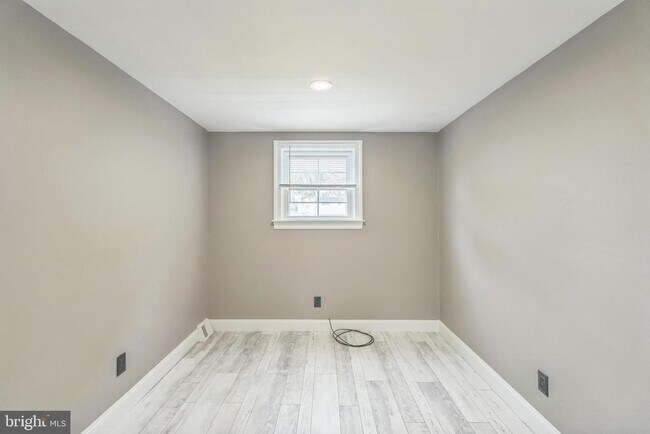 Building Photo - 11853 Brandon Rd