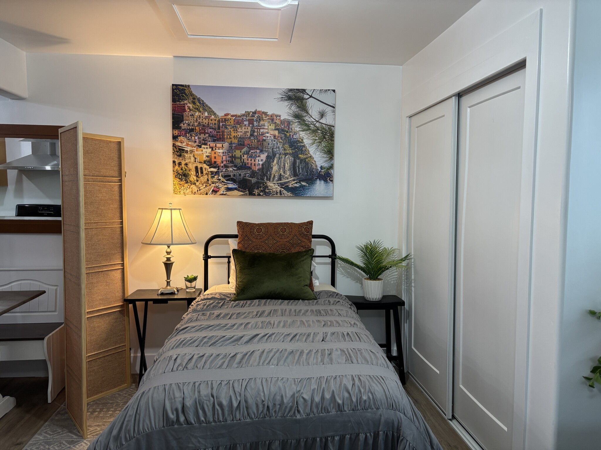 Building Photo - 329 E Mendocino Ave