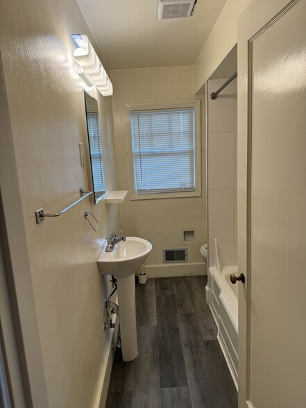 Building Photo - 7405 NE Prescott St