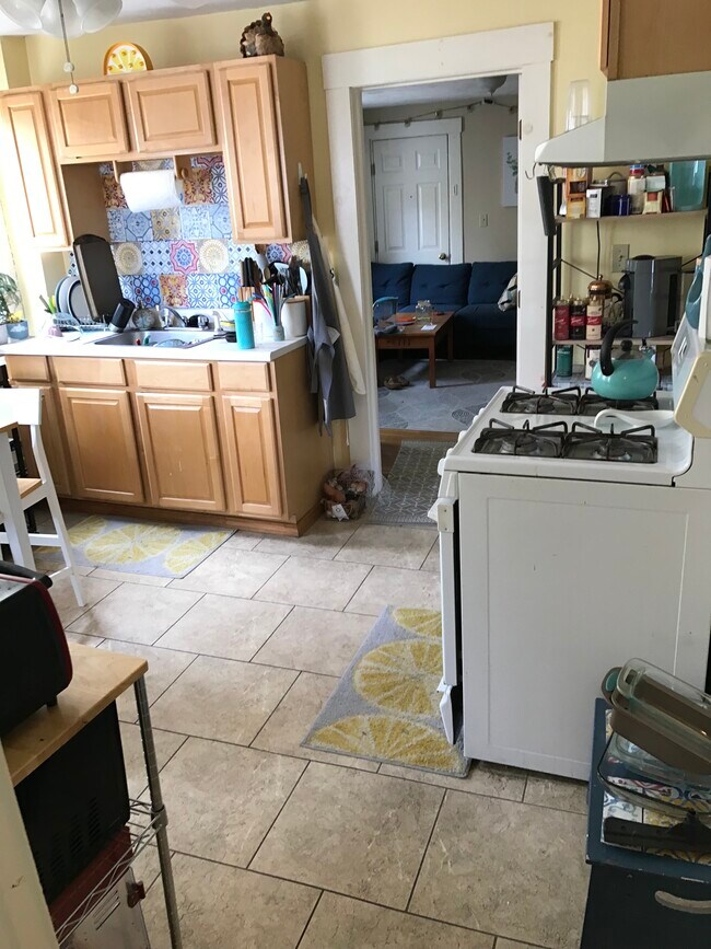 Building Photo - 387 Cambridge St