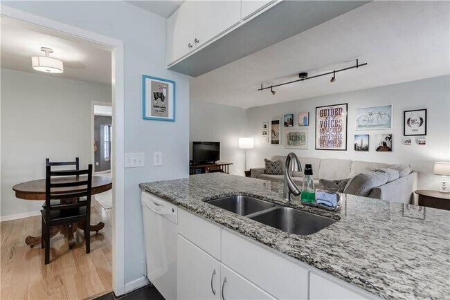 Building Photo - 1240 Barton Hills Dr