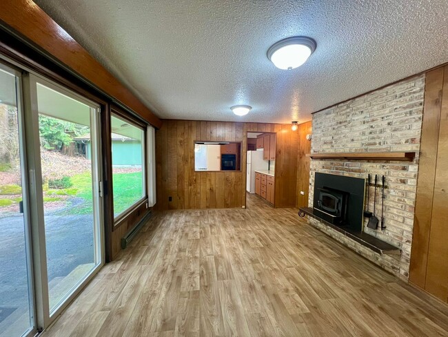 Building Photo - West Olympia Tri-Level Home