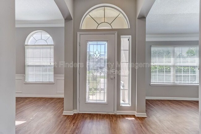 Building Photo - 1704 Dartmoor Ln