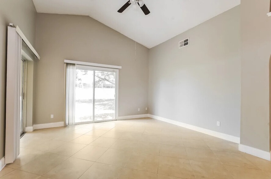 Building Photo - 11855 Hatcher Cir