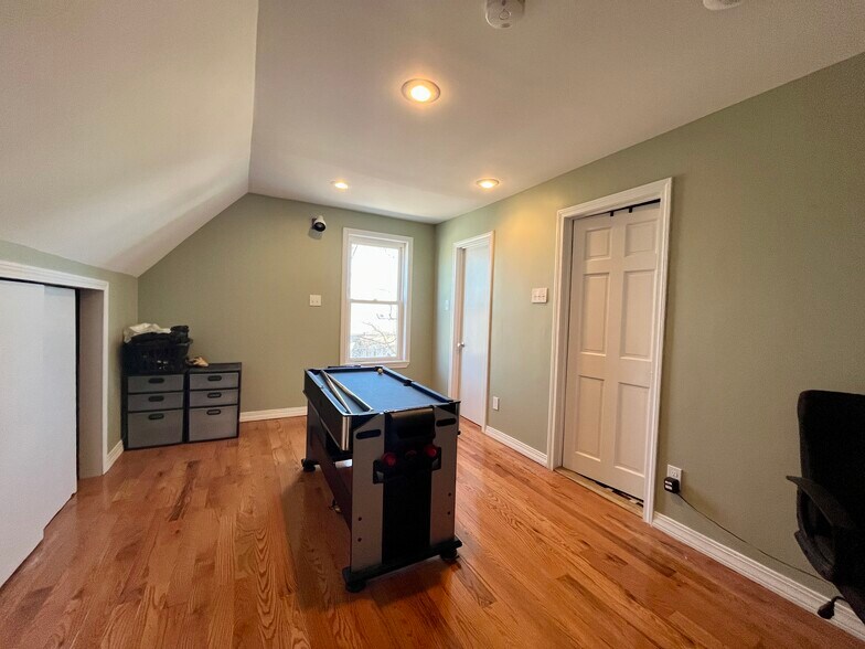 Building Photo - 45 Martin St