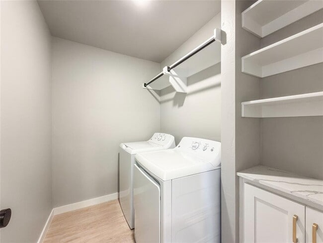 Building Photo - 2610 Crescent Ave