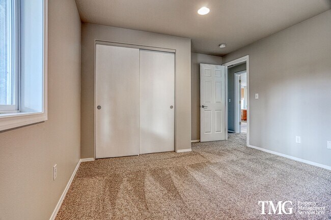 Building Photo - 3012 NE 166th Pl