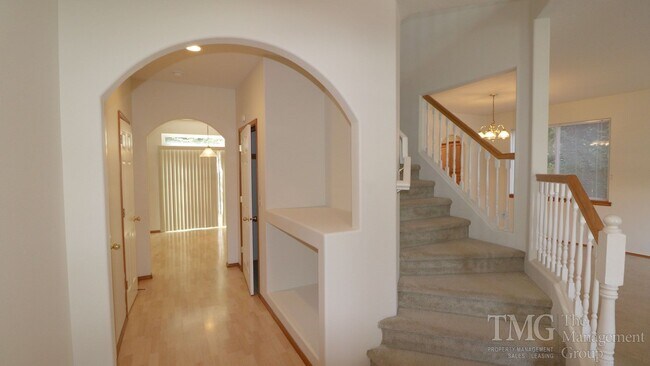 Building Photo - Beautiful 4-Bedroom Home with Custom Finishes & Thoughtful Layout