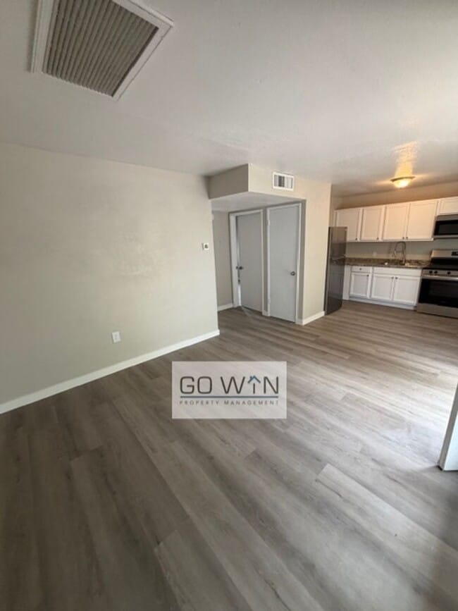 Building Photo - 1537 W Pierce St