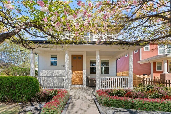Building Photo - Central Park Prime Location Home - 3 Bed, 3 Bath, 2 Car Attached Garage