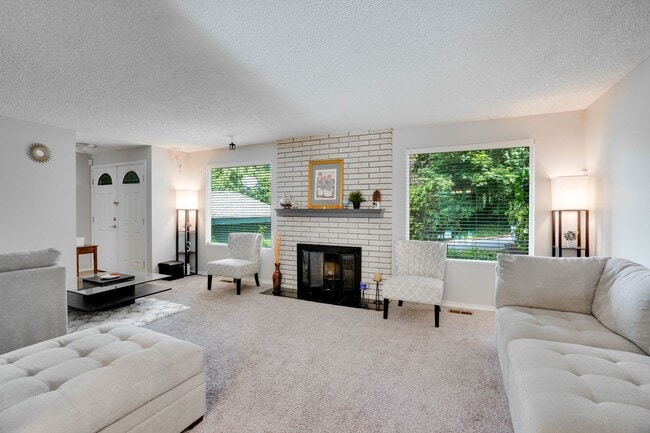 Building Photo - Beautiful 5 bed 3 bath Kirkland single fam...