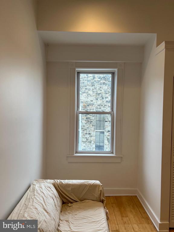 Building Photo - 400 W 23rd St