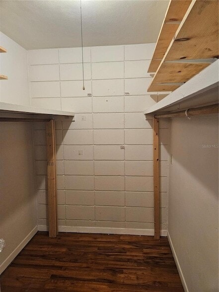 Building Photo - 320 Lakeview St