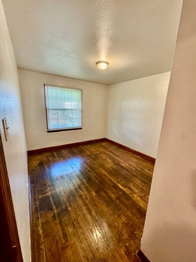 Building Photo - Beautiful 3BD/1BA in St. Louis, MO