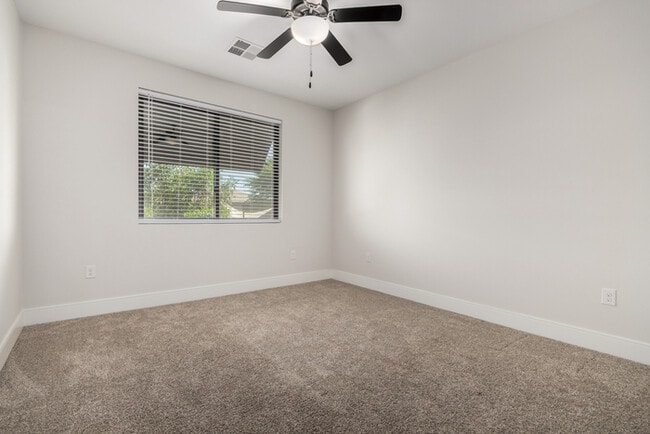 Building Photo - 165 E Lexington Ave