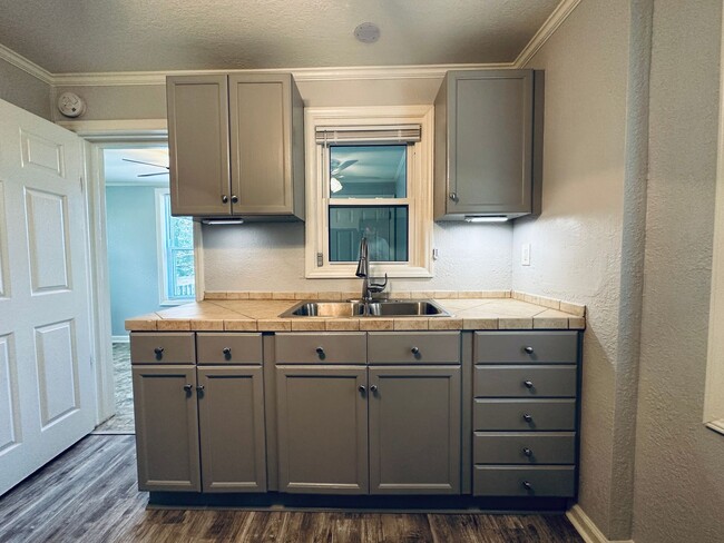 Building Photo - Delightful Upgraded 2-Bedroom Bungalow with New Appliances and Central A/C (Lawn Maintenance Incl...