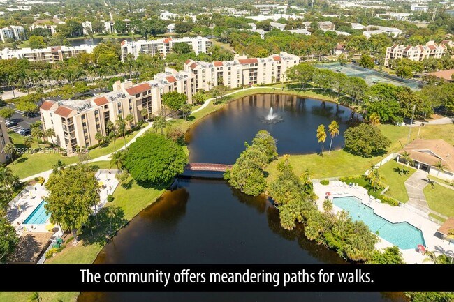 Building Photo - 825 Egret Cir